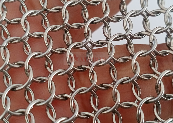 Maglia ad anello in metallo di tipo saldato per la decorazione architettonica